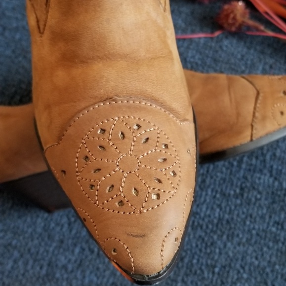 2×$20 Pimento Camel Suede Ankle Booties Pointy 6 - Picture 7 of 8